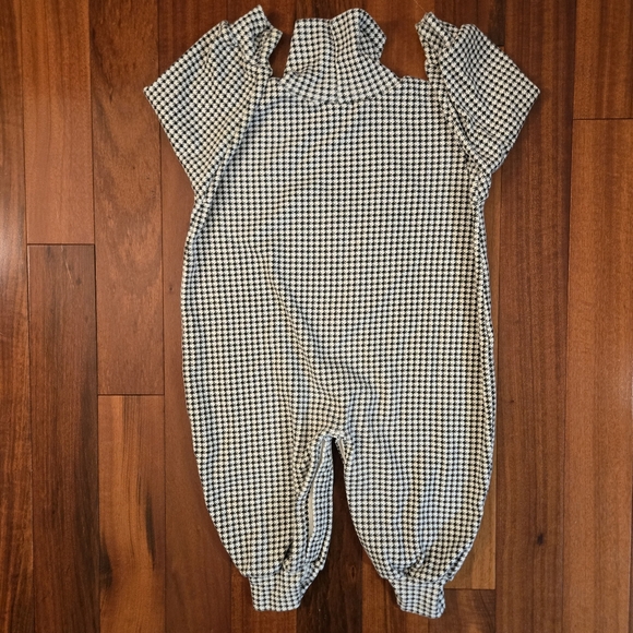 Kelly's Kids Black/white Houndstooth Kids One Piece Romper Apple Design - Picture 8 of 13